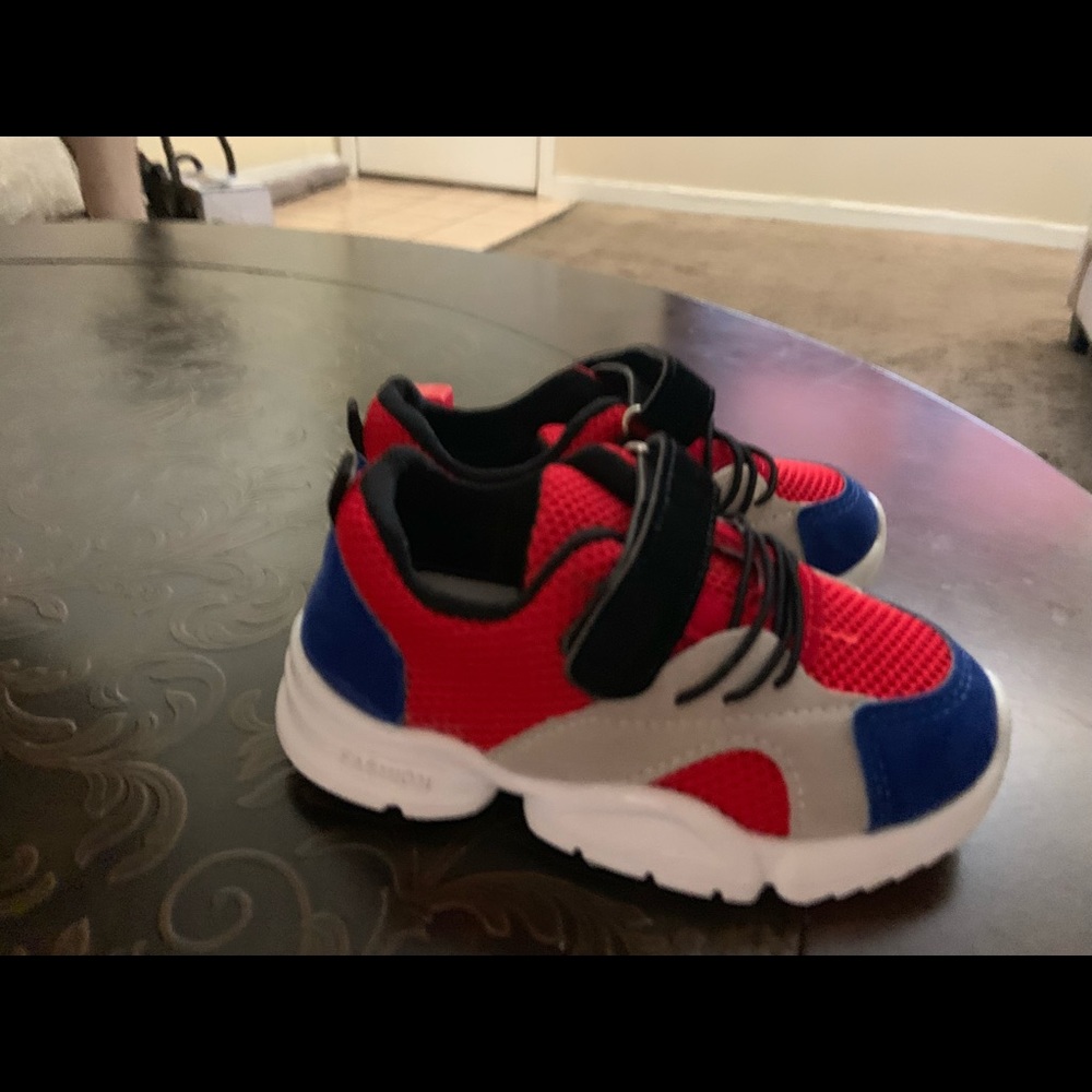 Sneakers - Picture 2 of 3